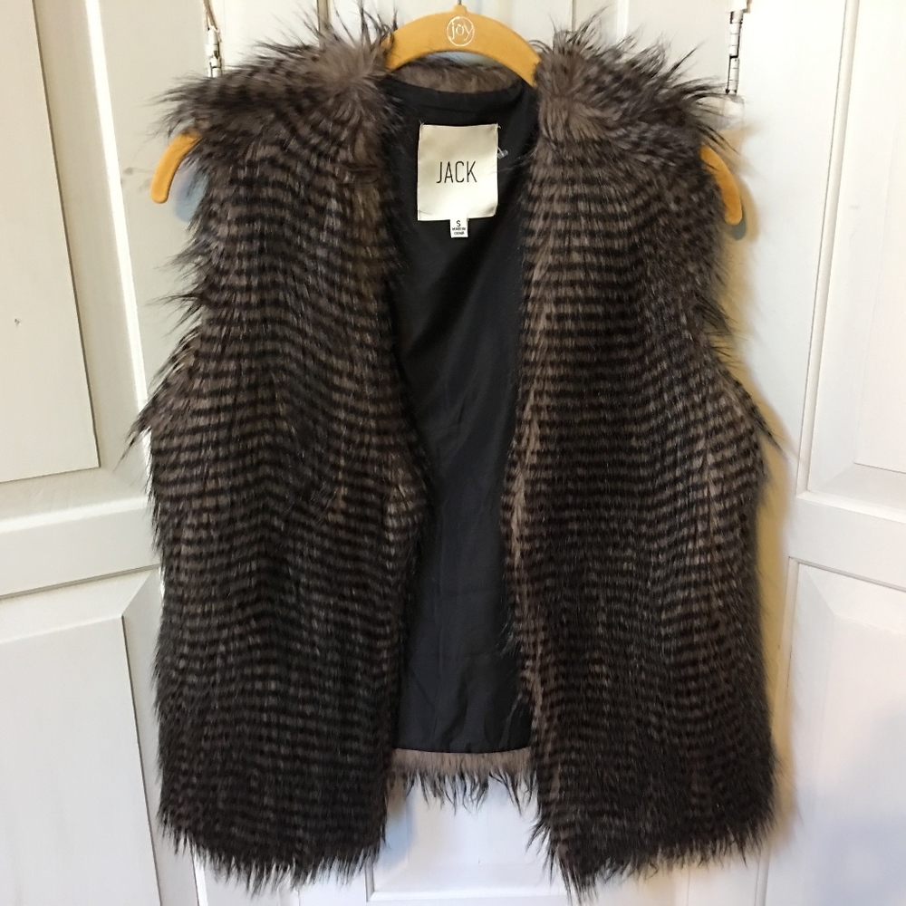 JACK Black/ Brown Faux Wispy Fur Vest - Picture 2 of 8